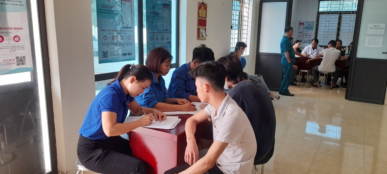 Đoàn thanh niên hỗ trợ công tác khám nghĩa vụ quân sự